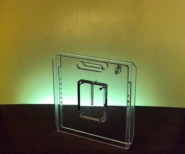 Acrylic block with chamber hole and gantry holding plates for constancy tests of LINAC dose monitor calibration